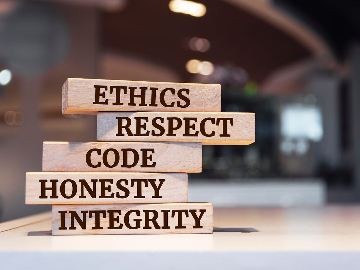 Bausteine mit Schriftzügen: Ethics,Respect, Honesty, Integrity