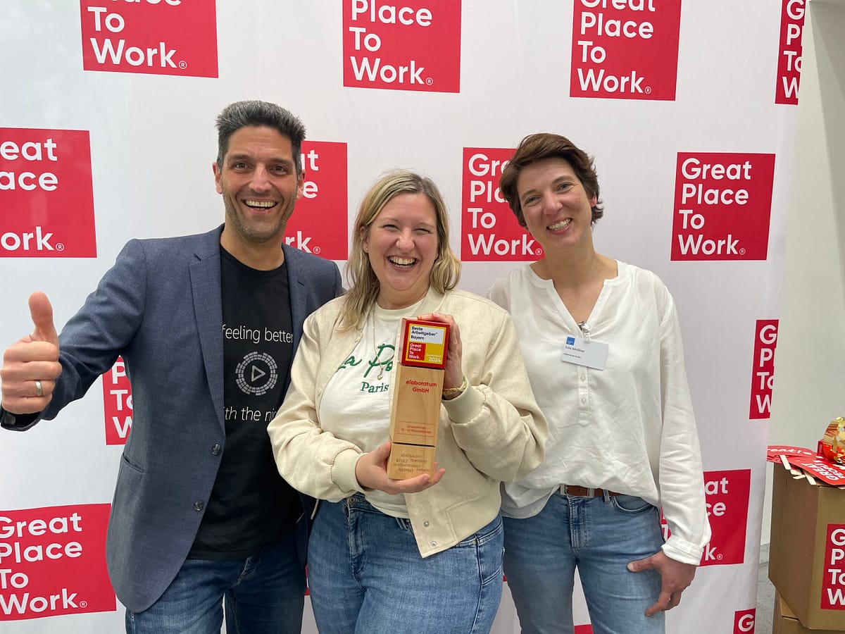 Martin Rothhaar, Franziska Stöppler und Julia Meißner bei der Verleihung des Great Place to Work 2024